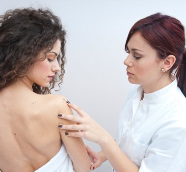Cine este predispus să dezvolte cancer de piele? | Euromelanoma